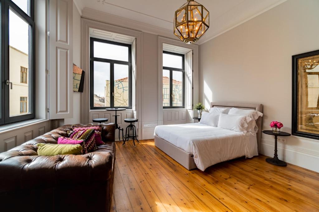 18th Century Italia Suite with Historic Charm & Modern Luxury in Central Porto 2N