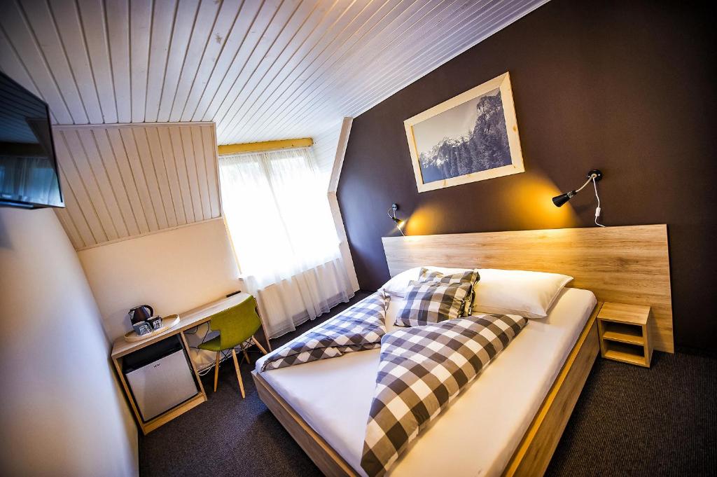 Letto o letti in una camera di Penzion Flores