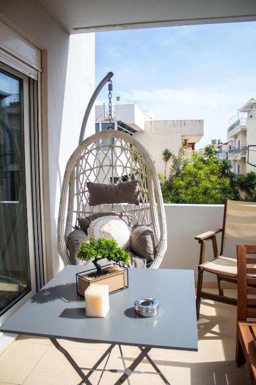 EMVI Cozy Seaside Apartment near Athens Airport