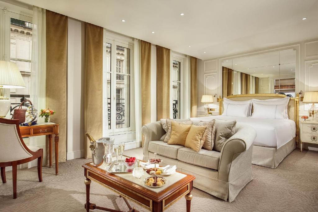 a living room with a couch and a bed at Hotel Splendide Royal Paris - Relais & Châteaux in Paris