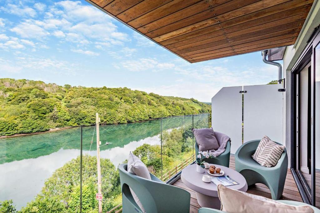 a balcony with a view of a river at 3 Bed in Looe oc-a29455 in Looe