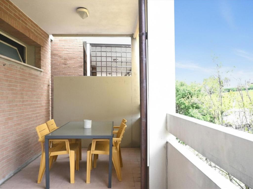 a table and chairs on the balcony of a house at SE251 - Marzocca, quadrilocale comodo al mare e ai servizi in Marzocca di Senigallia