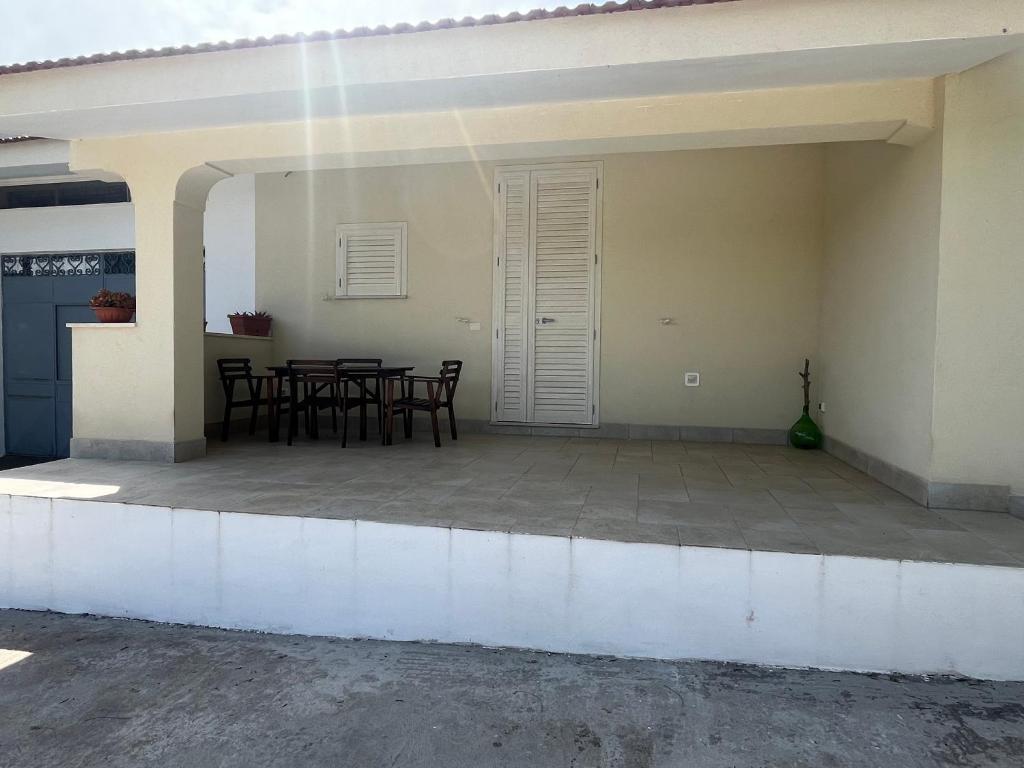 a patio with a table and chairs in a house at Villa Mina in Serranova