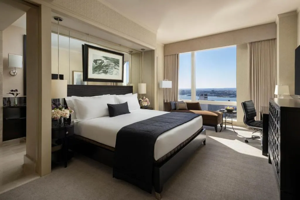 Connecting Hudson River View Family Rooms