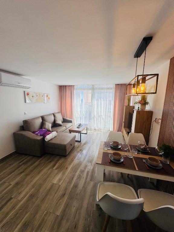 Calpe apartamento renovado a 3 min de la playa ,wifi,aire,parking,vistas comunitario