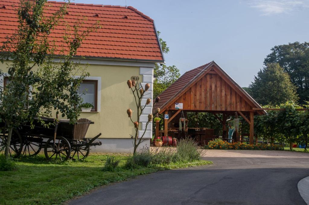 a house with a gazebo in front of it at Harmatcsepp-Vendégház in Kercaszomor