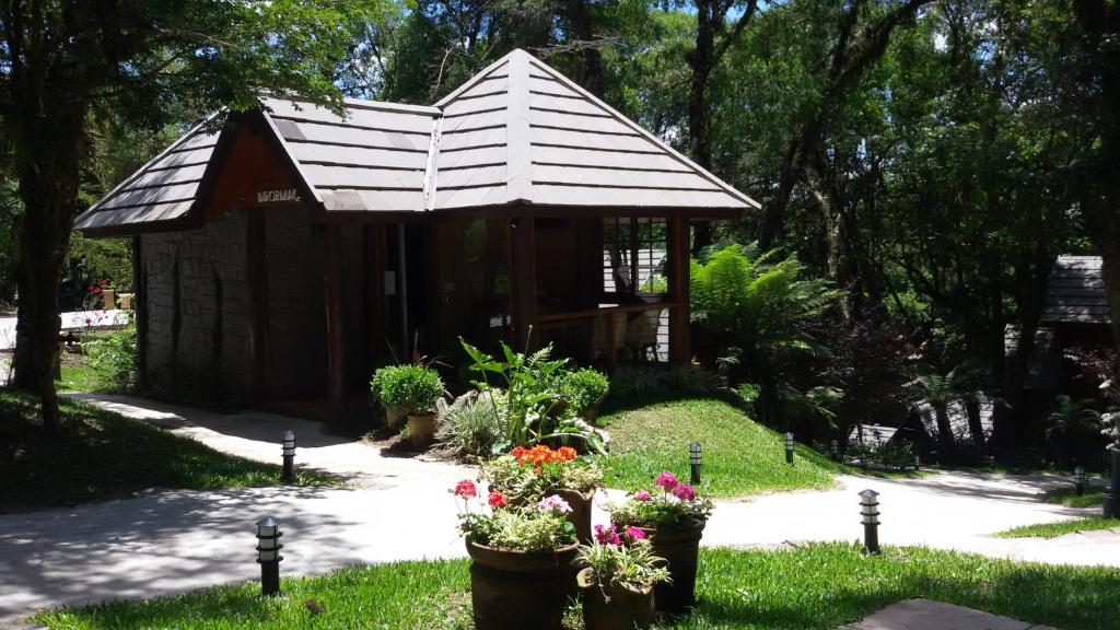 Pousada Chales da Montanha  Pousada Chales da Montanha