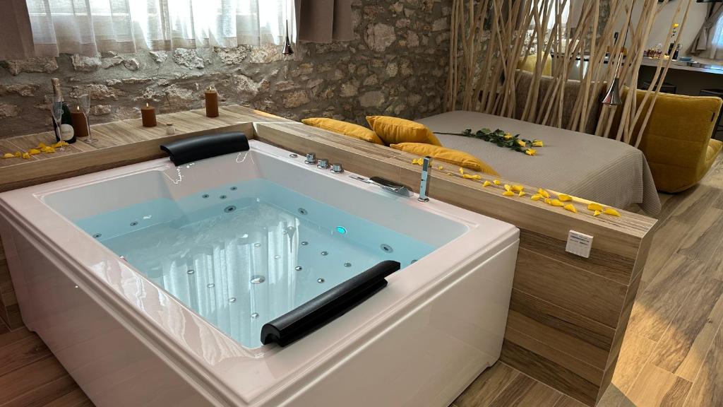 a jacuzzi tub in a room with a bed at Suite spa civico 4 in Follonica