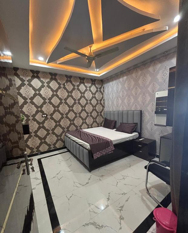a bedroom with a bed and a ceiling at Hotel Shree Ji in Tālbahat
