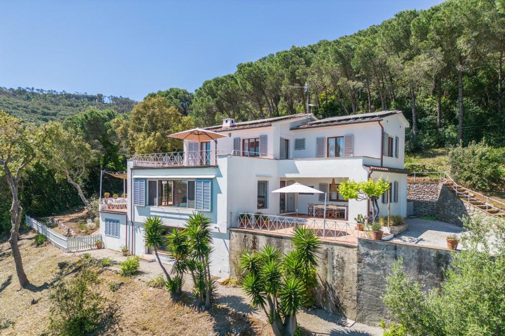 an image of a villa with a view at Locus Solus Elba in Casa Marchetti