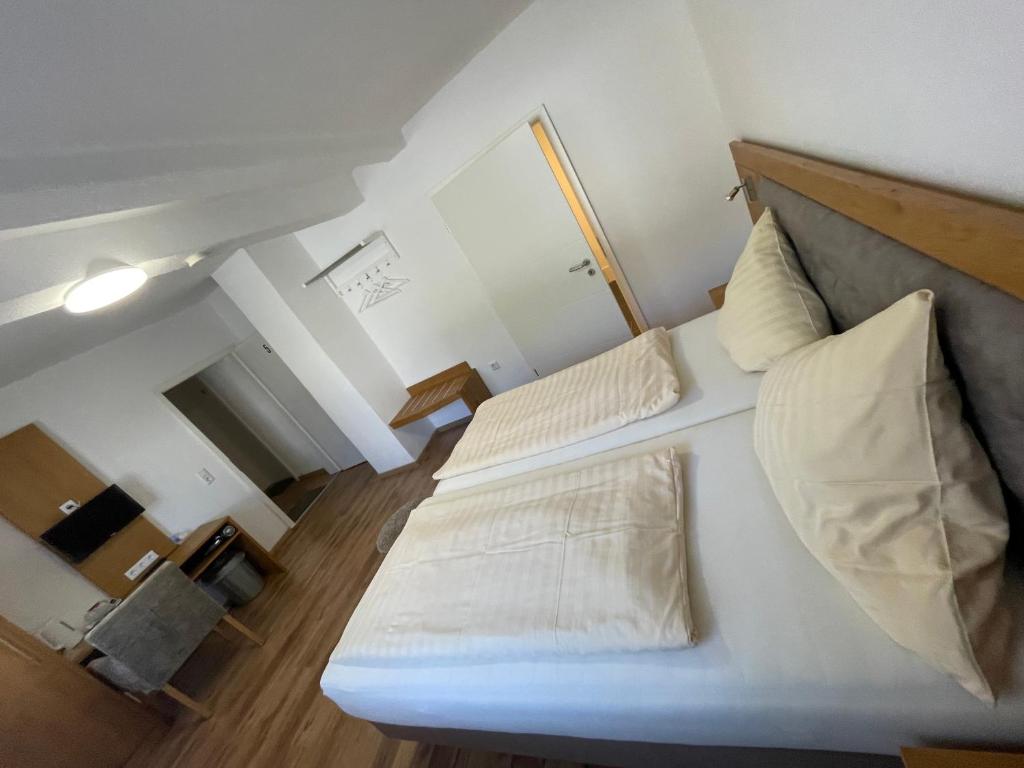 Herr Berge - Family Room With Private Bathroom
