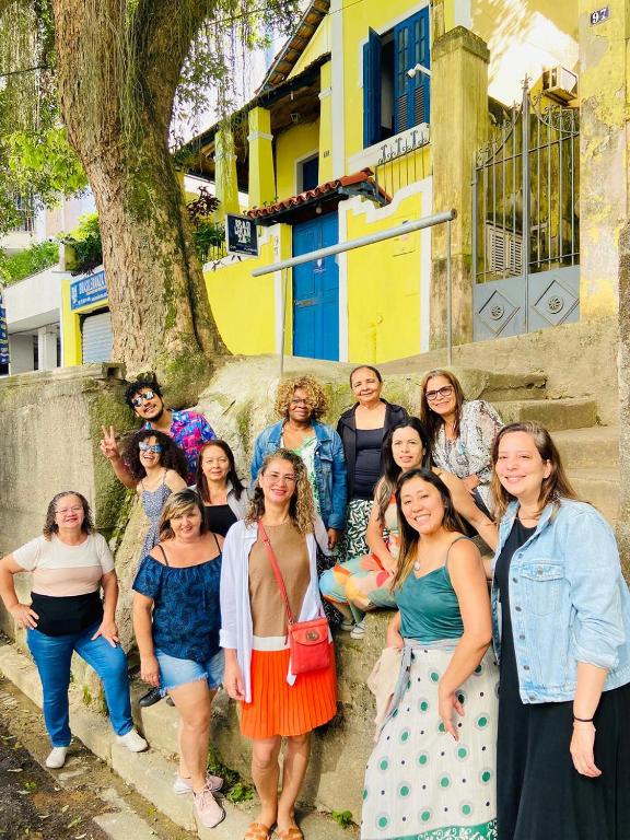 a group of women are posing for a picture at Brasileranza Hostel in Niterói
