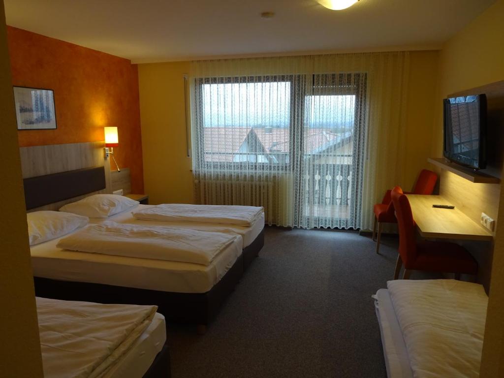 Postel nebo postele na pokoji v ubytování Gasthof Hotel Zum Ross