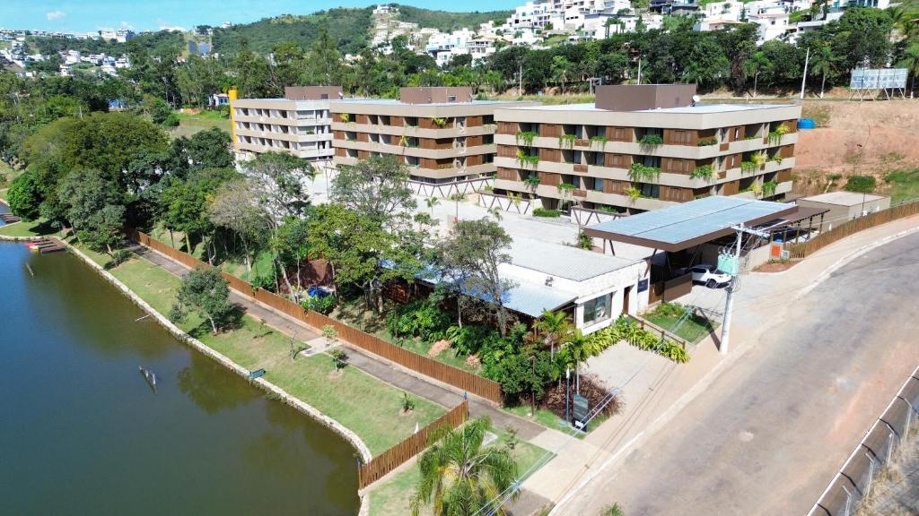 an aerial view of a building next to a river at Píer 135 Escarpas in Capitólio
