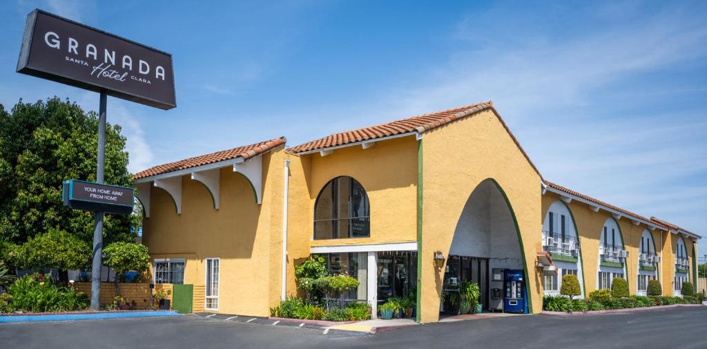 a building with a street sign in front of it at Granada Hotel Santa Clara in Santa Clara