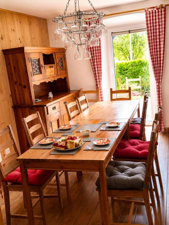 a dining room with a wooden table and chairs at Ferienhaus Jenig in Jenig