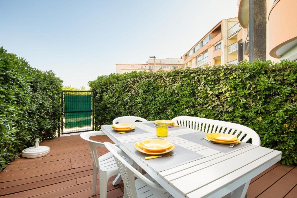 Savanna Beach Rochelongue apartment with pool & parking