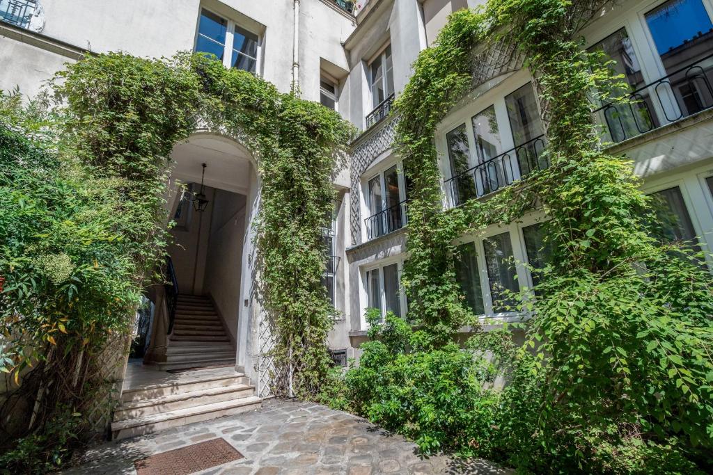 Elegant Duplex in the Heart of Le Marais