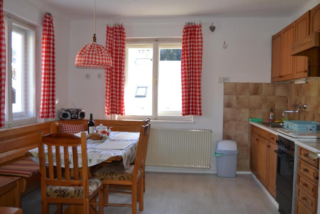 Kuchyň nebo kuchyňský kout v ubytování House Cilka