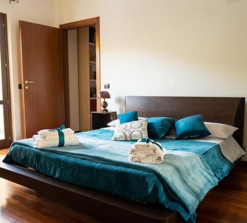 a large bed with blue and white pillows on it at Il Nido di Zia Mina in Formia