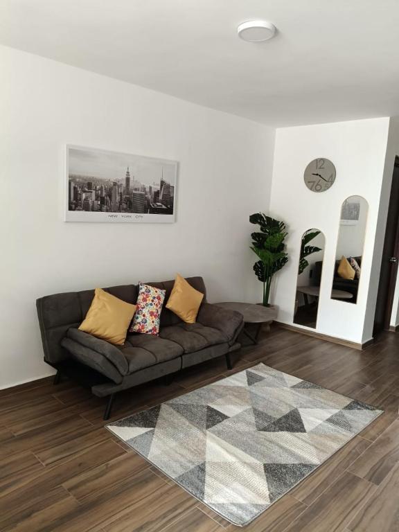 a living room with a brown couch and a rug at Nice downtown apartment Veracruz in Veracruz