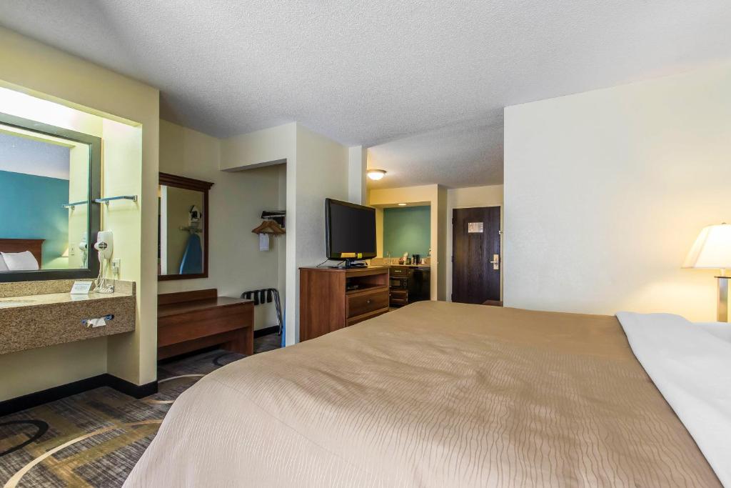 Baymont by Wyndham Memphis I-40 - Habitación Con Cama Extragrande - No Fumadores