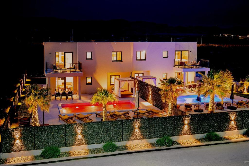 BRAND NEW! Villa Adriatic Bay2 with a private heated pool