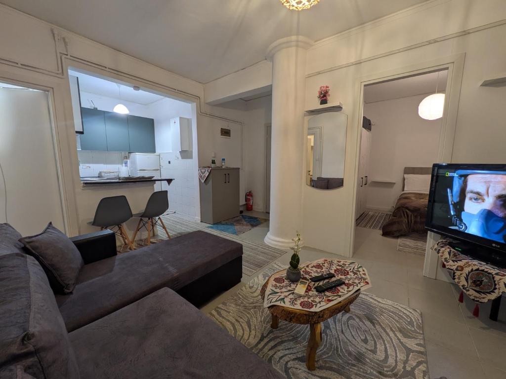 Evros Stay - Modern 2 Bedroom Ground Floor Suite