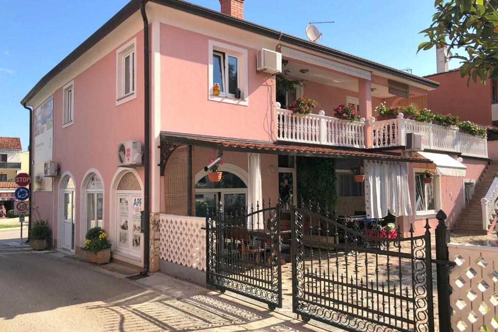 Apartments by the sea Novigrad - 19130