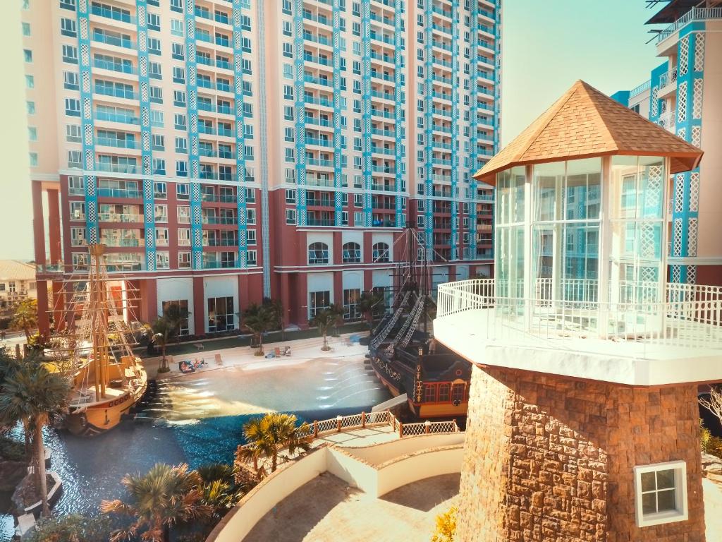 an aerial view of a resort with a pool and buildings at Caribbean Hotel Resort Pattaya in Pattaya South