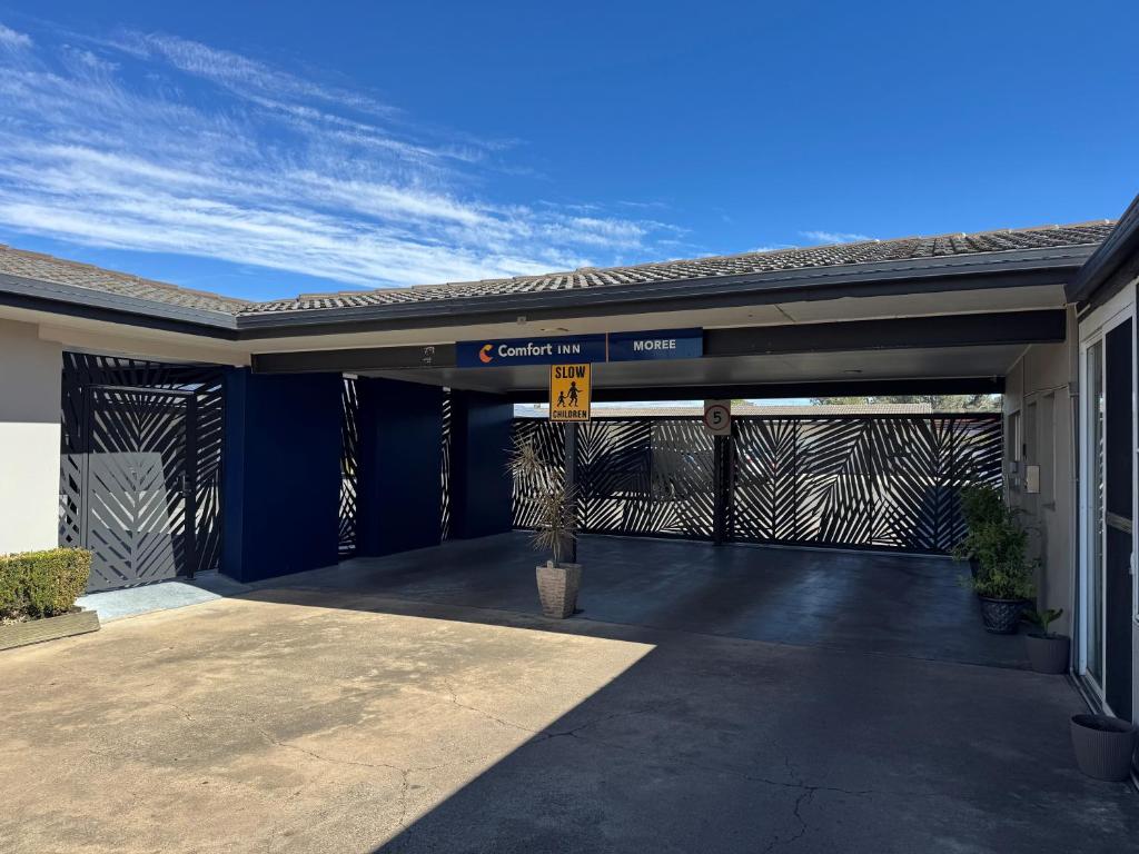 a building with a garage with a sign on it at Comfort Inn Moree in Moree