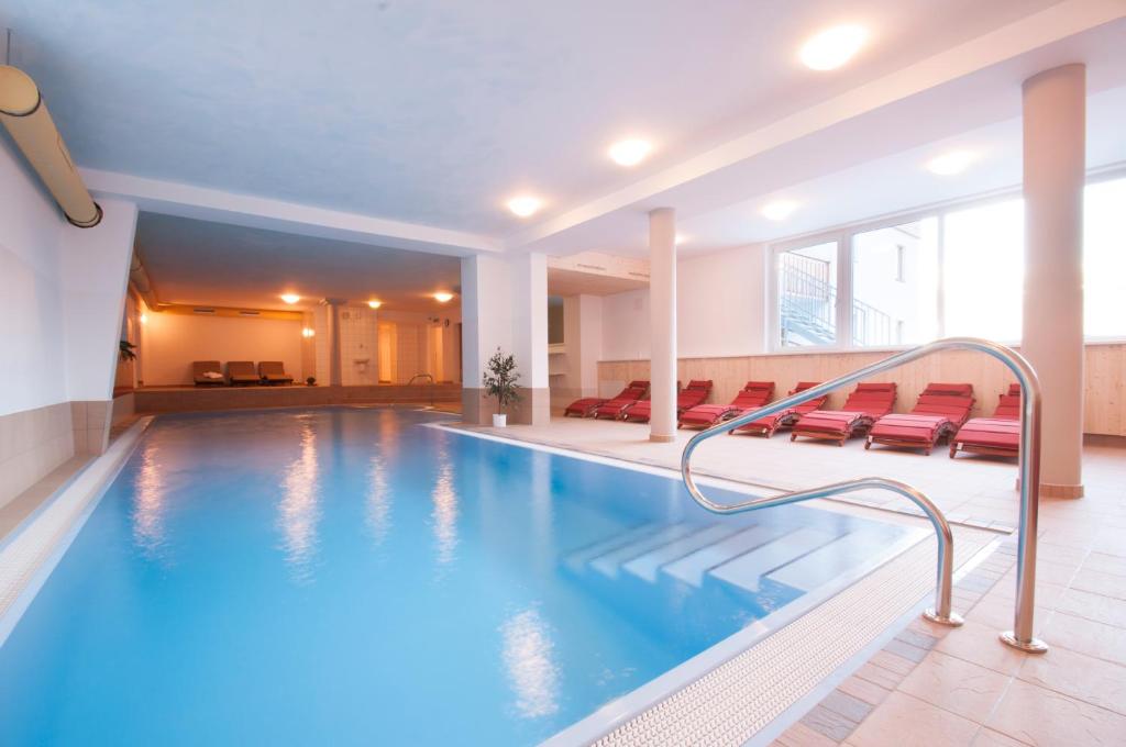 Bazén v ubytování Erlebnishotel Fendels nebo v jeho okolí