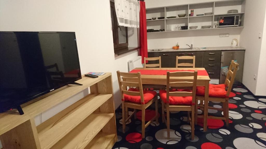 TV a/nebo společenská místnost v ubytování Penzion Krkonoše