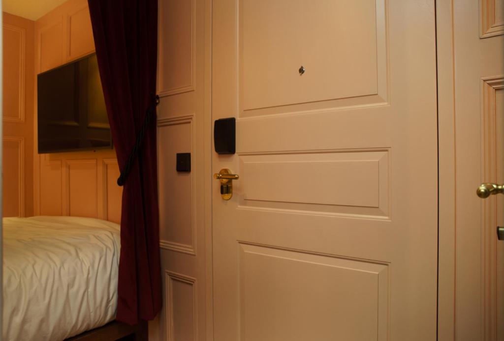 
Mimi's Mini No Window
