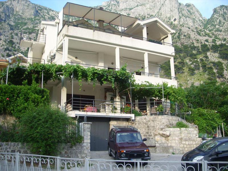 Nespecifikovaný výhled na hory nebo výhled na hory při pohledu z apartmánu