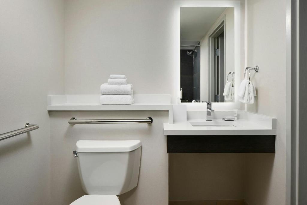 Falls Church Marriott Fairview Park photo