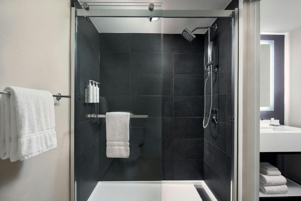 Falls Church Marriott Fairview Park photo
