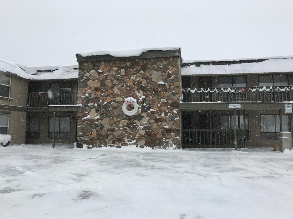 Snowshoe Motel photo