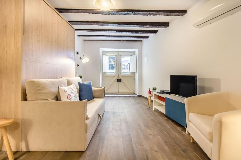 Brick Arch Studio with AC | Alfama