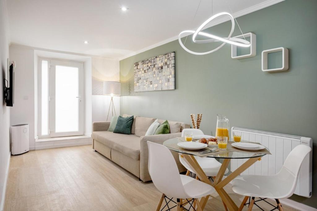 Alfama with Private Patio & Barbecue