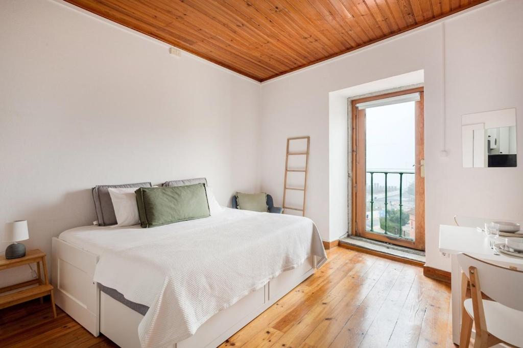 Bright Studio with Open Views | Alfama
