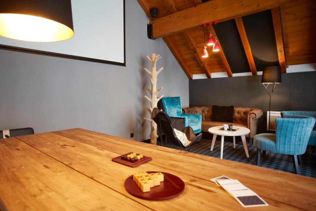Posezení v ubytování Moontain Hostel