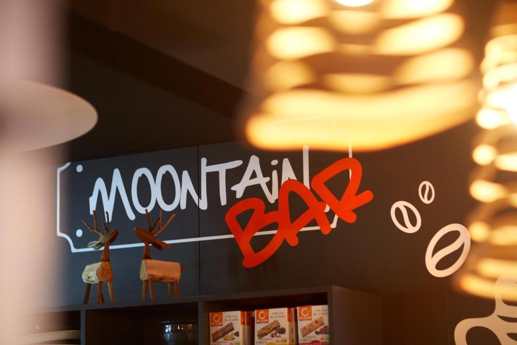Certifikát, hodnocení, plakát nebo jiný dokument vystavený v ubytování Moontain Hostel