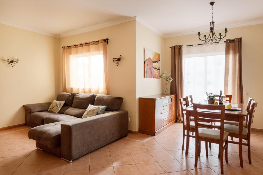 Central Albufeira Stay | Balcony & AC