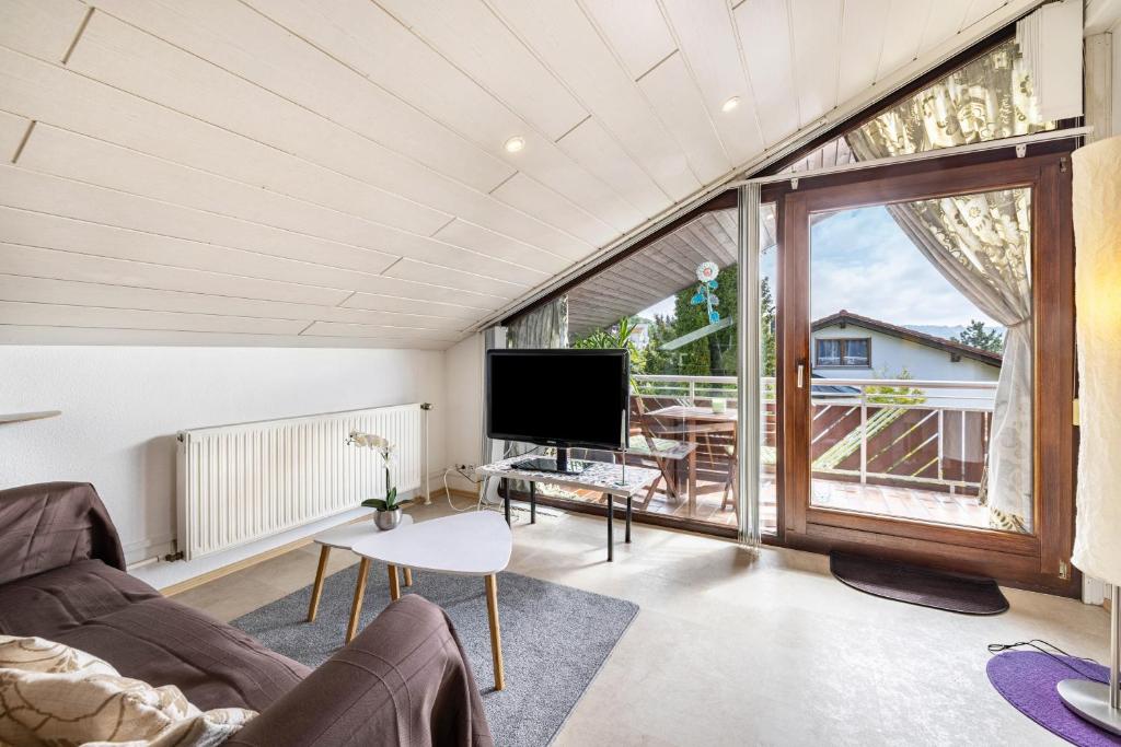 a living room with a couch and a tv at Studio Wacholderheide in Albstadt