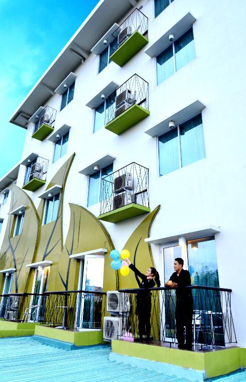 Bazén v ubytování Angkasa Garden Hotel nebo v jeho okolí
