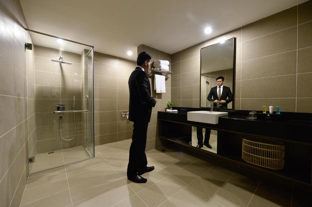Grand Alora Hotel - Deluxe King Room