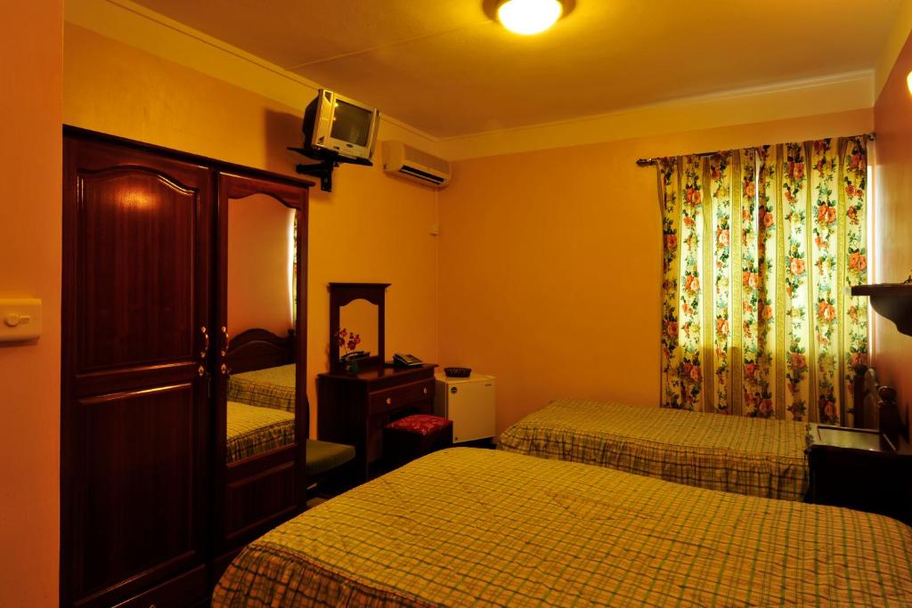 Tempat tidur dalam kamar di Rayan Tourist Villa