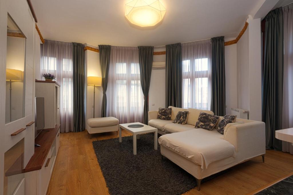 victoriei-skyline-apartment-steps-from-old-town-bucarest-prezzi