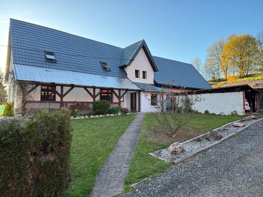 a house with a gambrel roof and a driveway at Pohoda ve Starých Bukách in Staré Buky